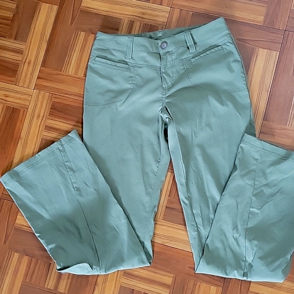 NWOT ATHLETA CARGO PANTS - 4 (RN#109693)